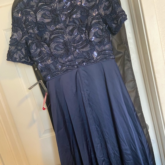 ADRIANNA PAPELL High low dress. - Picture 3 of 9